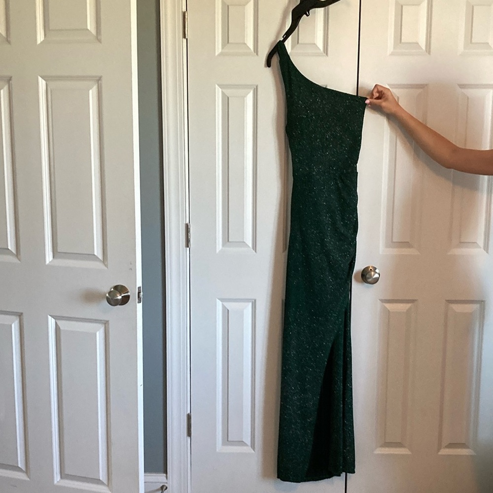 Long, one shoulder, emerald green dress. Worn once for Prom.